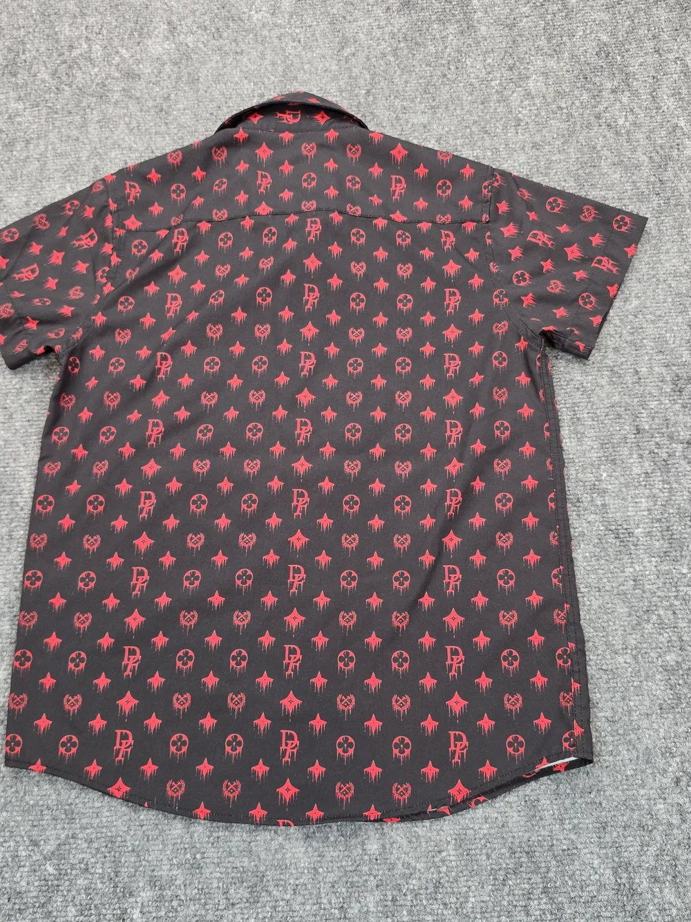 DIXXON Youth Division Boys Medium Black Red Button Up Shirt Short Sleeve Print